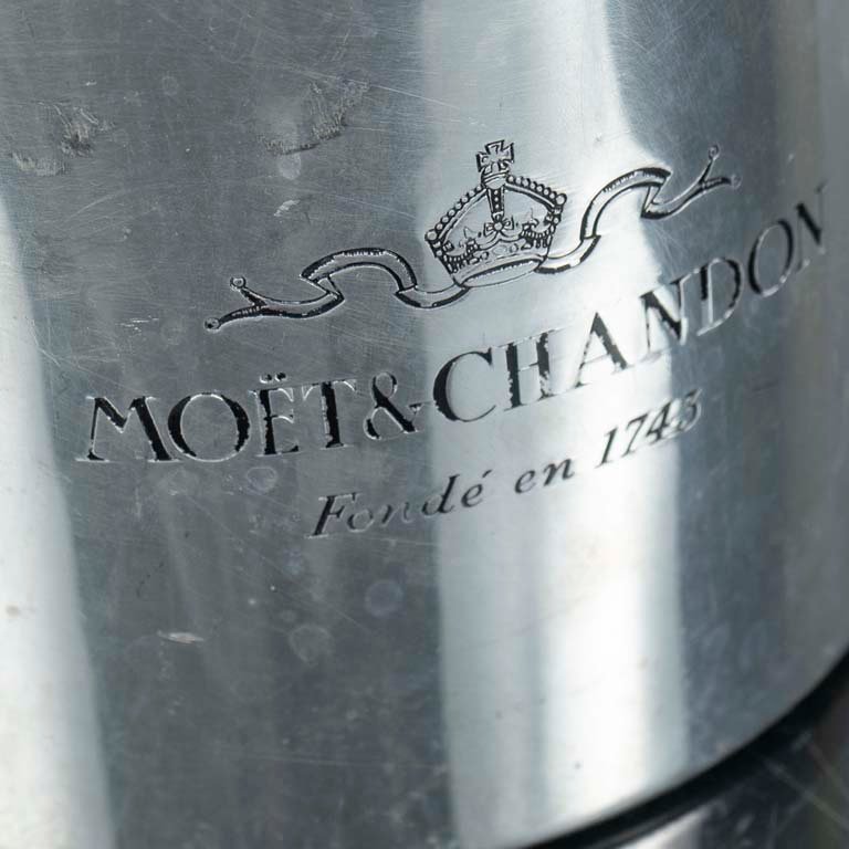 Champagnera de Moet & Chandon con relieve - imagen 2