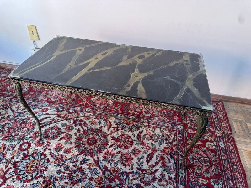 Lote anterior: Mesa ratona en bronce con tapa de vidrio y cascada