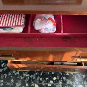 Aparador Trinchante de Madera con Bar Espejado y Cajón para Cubiertos - imagen 7