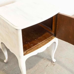 Mesa de Luz Francesa Blanca Patinada con Puerta y Detalles - imagen 2