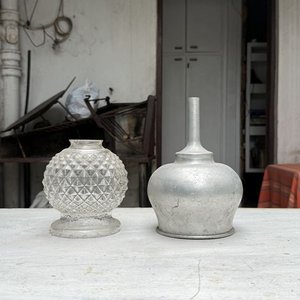 Lote siguiente: Embudo de Aluminio y Plafón de Vidrio Tallado