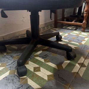 Silla de Oficina Giratoria Negra con Cojín Artesanal Multicolor - imagen 6