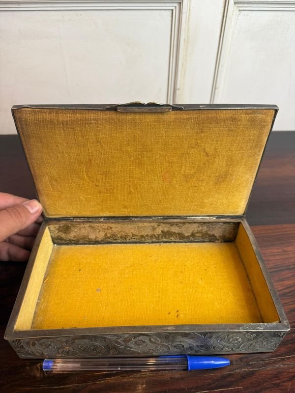 Caja de almacenamiento en cobre trabajado a la mano - imagen 3