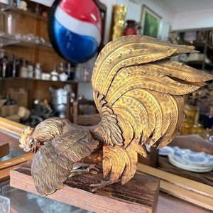 Pareja de Gallos Decorativos en Bronce con Bases de Madera Antigua - imagen 3
