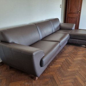 Sofá Esquinero Moderno Chocolate con Chaise Longue y Patas de Madera - imagen 3