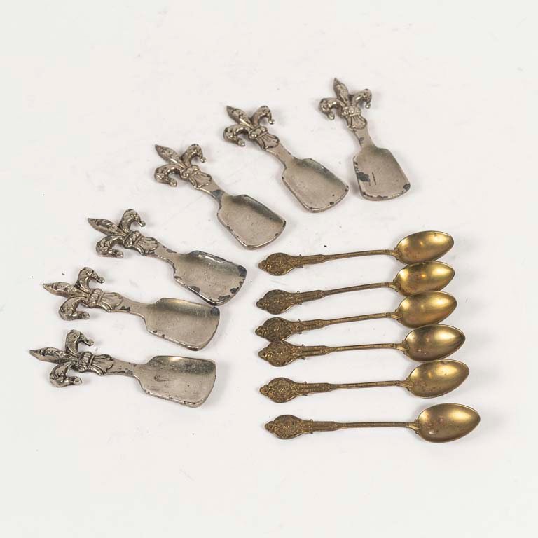 Lote anterior: Cucharitas de metal con diseños ornamentales