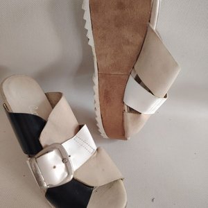 Sandalias de Plataforma Combinadas Negro, Beige y Blanco con Hebilla - Talle 36 - imagen 3