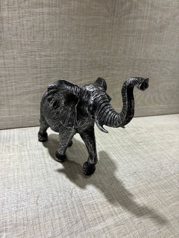 Estatua de elefante en plástico y metal - imagen 2