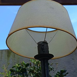 Dos lámparas de mesa de Hirro Forjado con decoracion de anillos  una con pantalla clara y otra sin pantalla - Se vende a la Vista - Alto Sin Pantalla 37 cm - imagen 6