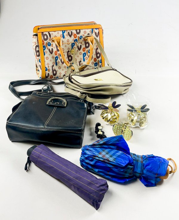 Lote anterior: Colección de bolsos, paraguas y accesorios de moda