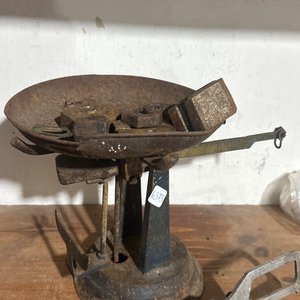 Lote siguiente: Balanza Antigua de Hierro con Pesas