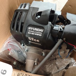 Desmalezadora Hyundai 52cc con Accesorios y Protector Rojo - imagen 2