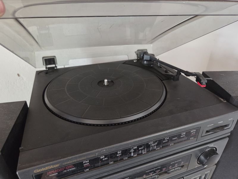 Equipo de audio Goldstar y audífonos Philips en venta - imagen 3