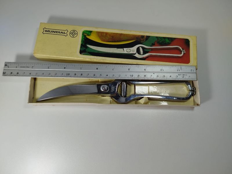 Tijeras de cortar pollo marca Mondial en metal - imagen 2