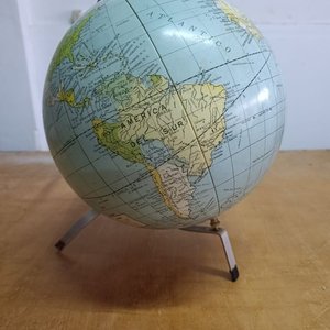 Lote siguiente: Globo Terráqueo Vintage Inflable de Mediados de Siglo XX
