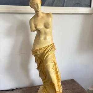 Escultura Clásica Venus de Milo en Yeso con Pátina - imagen 2
