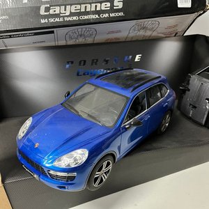 Auto a Escala Porsche Cayenne S Azul 1:14 con Control Remoto - imagen 2