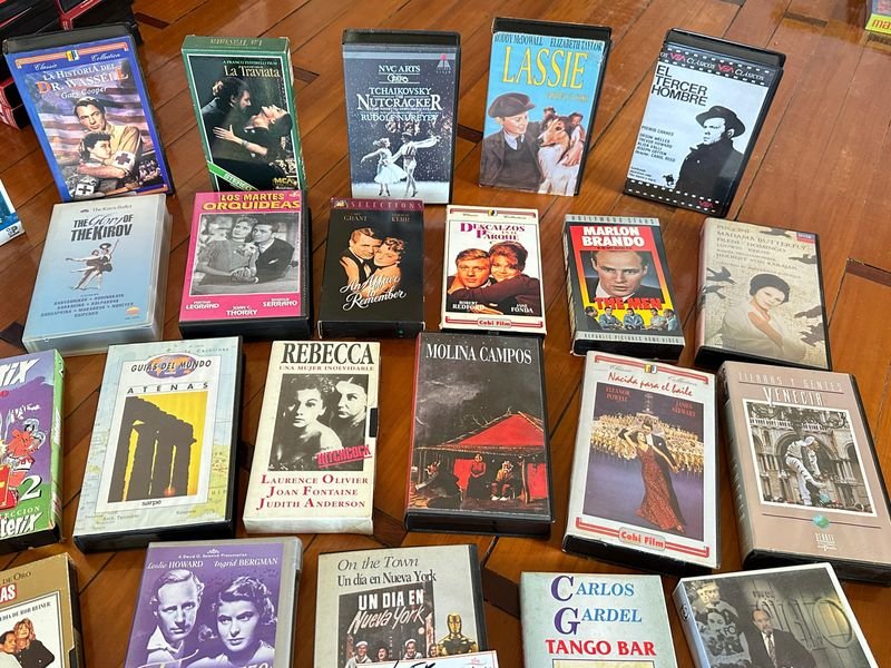 Colección de VHS, libros y revistas en buen estado - imagen 11