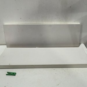 Lote anterior: Dos Estantes Flotantes Blancos