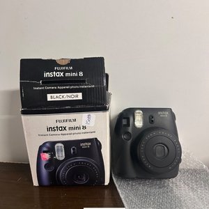 Lote siguiente: Cámara Instantánea Fujifilm Instax Mini 8 Negra