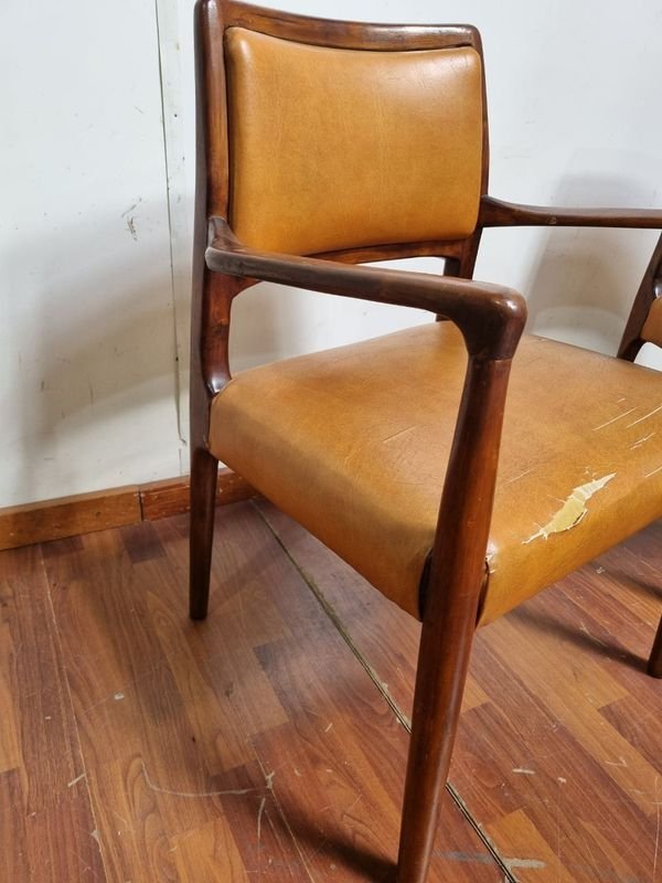Sillas de Cuero en Buena Condición - imagen 7