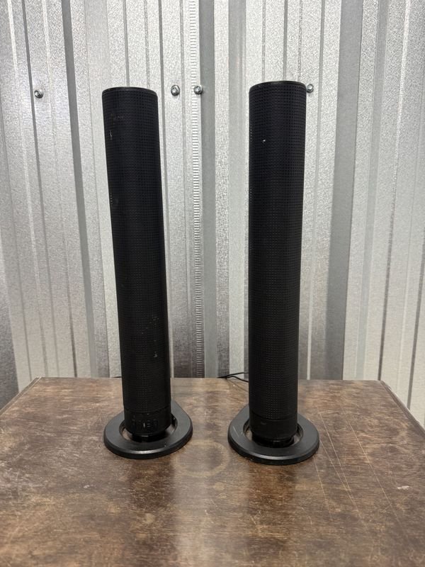 Par de Columnas de Sonido Negras con Conexiones USB, Óptica y AUX