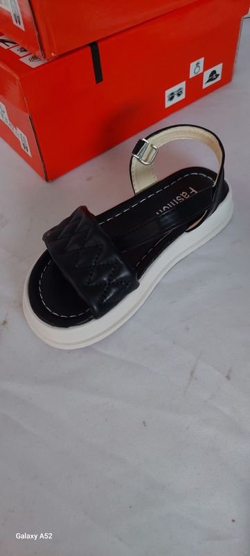 Calzado B21-2 Talle 30-34: Ropa y Accesorios - imagen 2