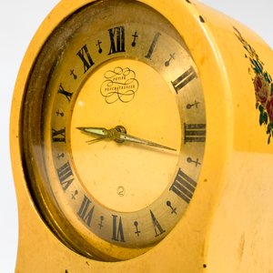 Reloj de Sobremesa Beige con Esfera Dorada y Números Romanos - imagen 3