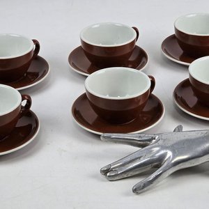 Lote siguiente: Seis Tazas de Té de Porcelana Inglesa Marrón con Platillos
