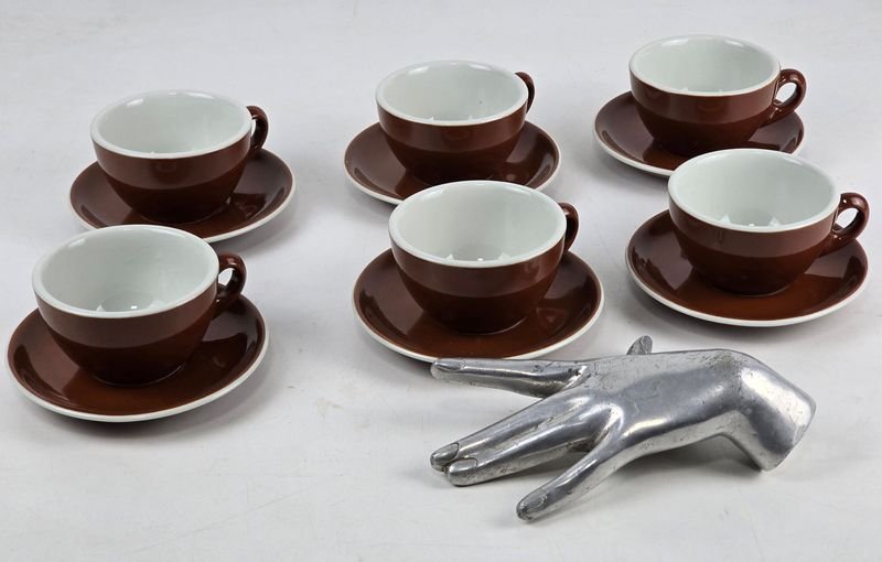 Seis Tazas de Té de Porcelana Inglesa Marrón con Platillos