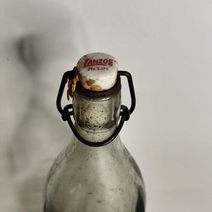 Botella Antigua de Vidrio "Lanzos" con Tapa Original - 1 Litro - imagen 4