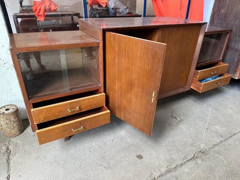 Mueble bajo de comedor de madera con dos puertas y cuatro cajones - imagen 3