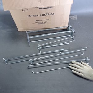 Más de 90 perchas en metal para exhibir en diferentes formas y tamaños.  - imagen 4