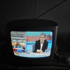 Televisor Philips de 14 Pulgadas con Control Remoto - imagen 2
