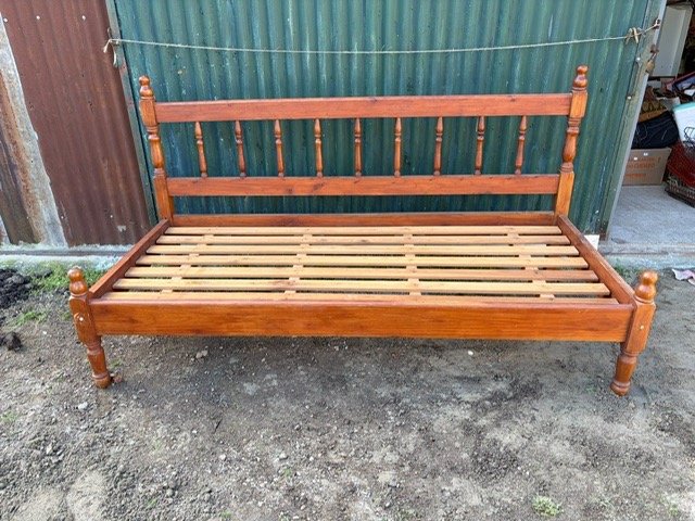 Cama de 1 Plaza o Sillón de Madera Estilo Clásico