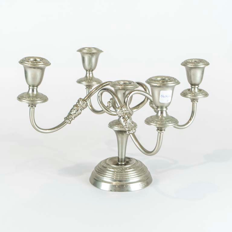 Candelabro de platina con cinco luces - Medidas: 20x26cm