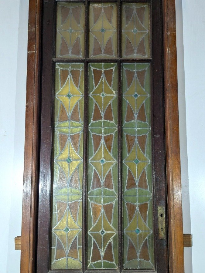Puerta antigua con vitraux coloridos y marco de pinotea - imagen 5