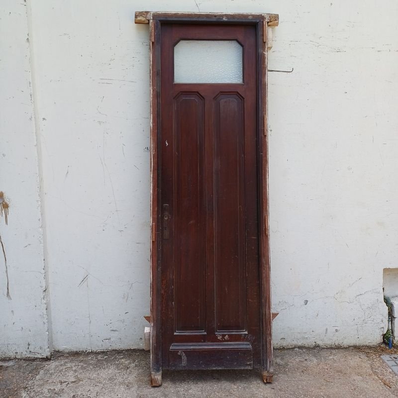 Lote anterior: Puerta de tablero y vidrio con marco, completamente en cedro