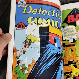 Libro "Las Primeras 100 Historietas de Batman" - Edición Colección ClarinX - imagen 2
