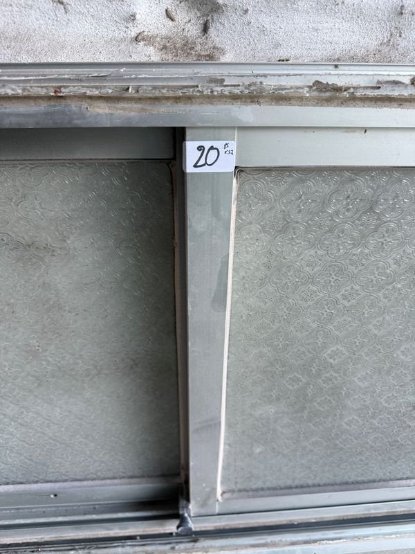 Ventanas de Aluminio con Vidrio Fantasía (2 Unidades)