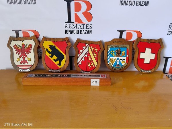 Escudos de Cantones Suizos y Placa de Colonia Suiza