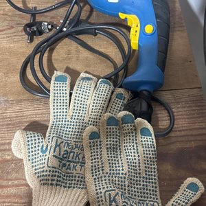 Lote anterior: Taladro Eléctrico Azul y Par de Guantes de Trabajo