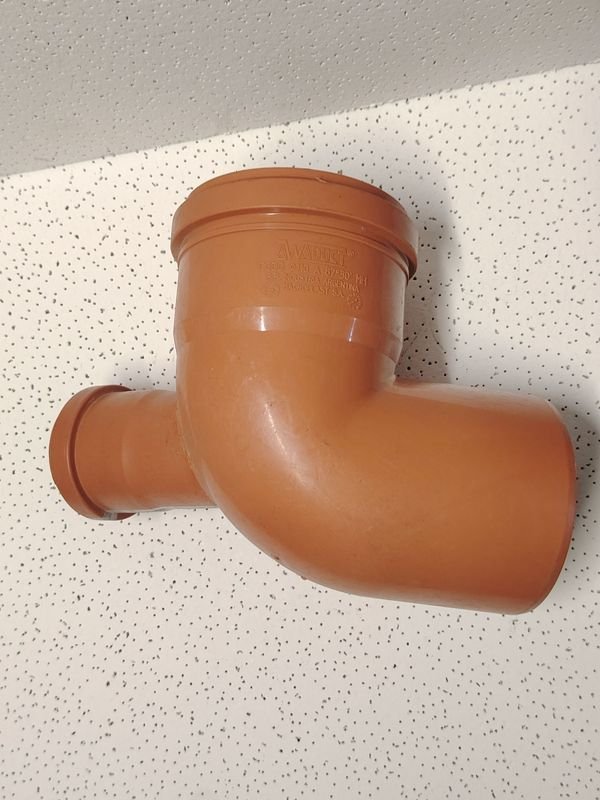 Tubería de plástico con doble giro y acceso - imagen 1