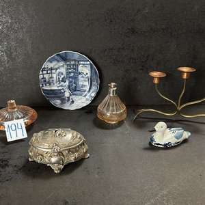 Candelabro de Bronce, Cofre de Alpaca, Frasco de Perfume y Platillo Decorativo con Pato - imagen 3