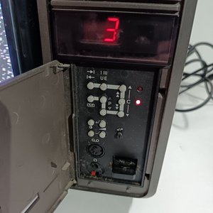 Televisor Antiguo ITT de 16 Pulgadas - imagen 2