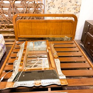 Lote anterior: Respaldo de Cama y Espejo Decorativo Estilo Clásico