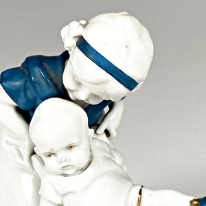 Figura de Porcelana Alemana: Dama con Niño y Perro - imagen 3