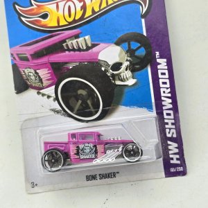 Hot Wheels Bone Shaker Rosa Edición HW Showroom 181/250 - imagen 2