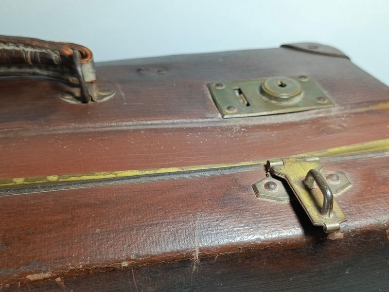 Valija de viaje en símil cuero con remaches y apliques - imagen 3