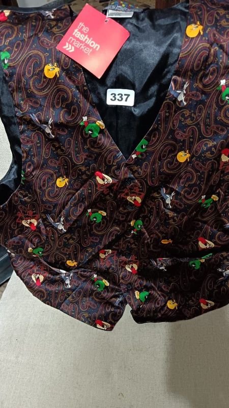 Chaleco de Vestir Estampado con Personajes y Botones de Colores